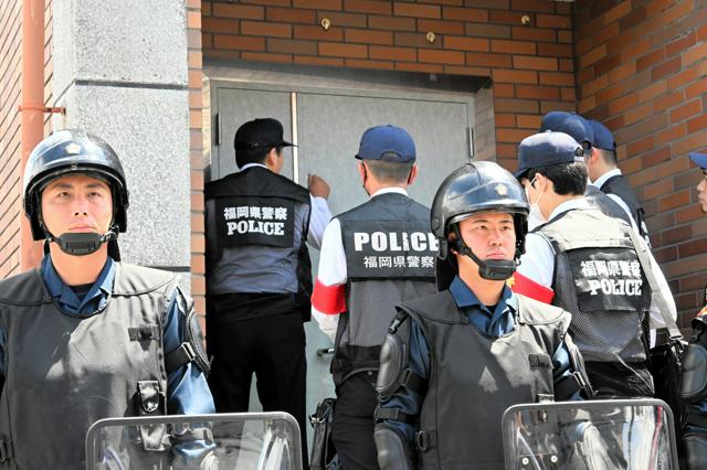 捜査員が扉ドンドン　道仁会の事務所捜索　中学生ら受け子の詐欺事件